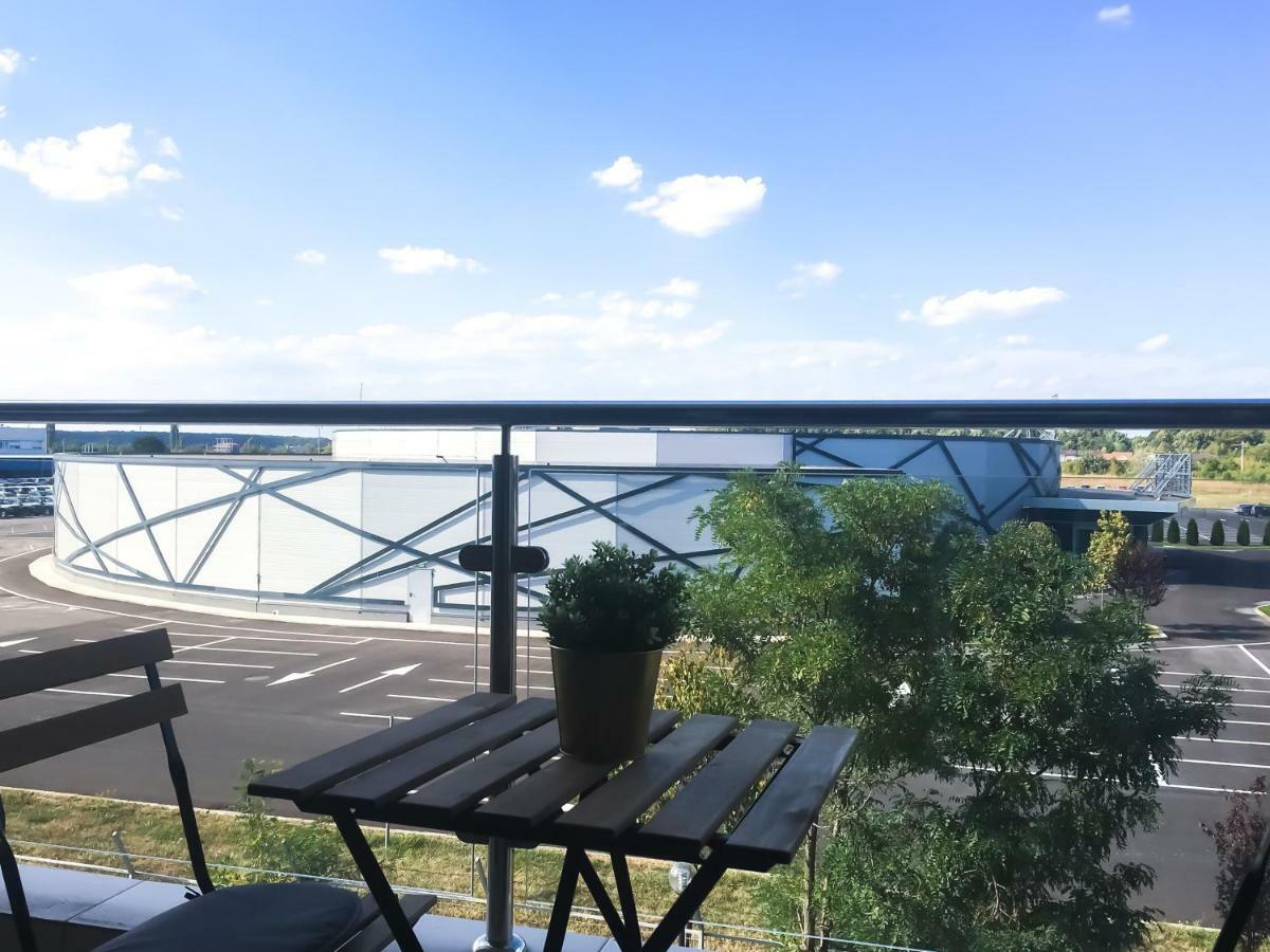 Airport Residence - Across From Otopeni Airport Екстер'єр фото