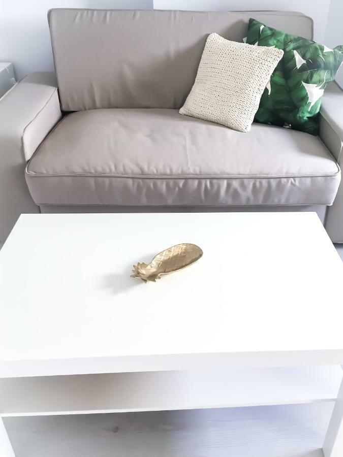 Airport Residence - Across From Otopeni Airport Екстер'єр фото
